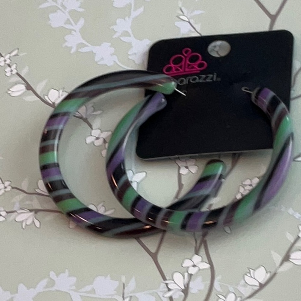 ❄️ Paparazzi | Haute Blooded Multicolor Hoop Earrings